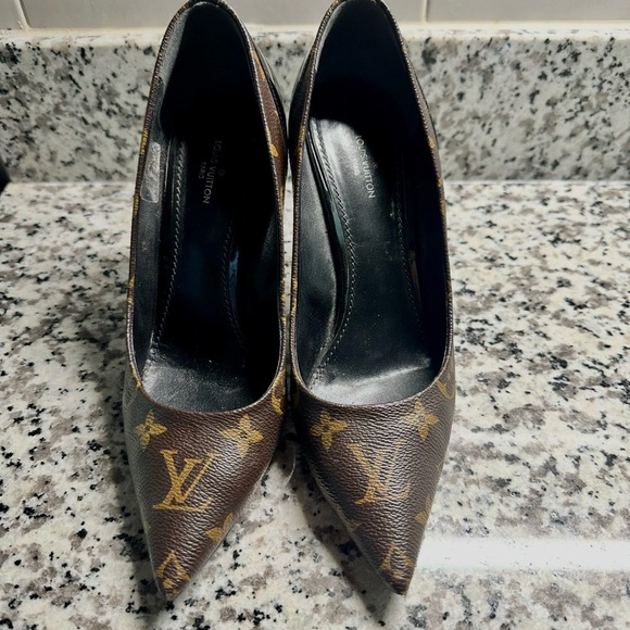 Louis Vuitton Brown and Black Heels - Picture 2 of 4